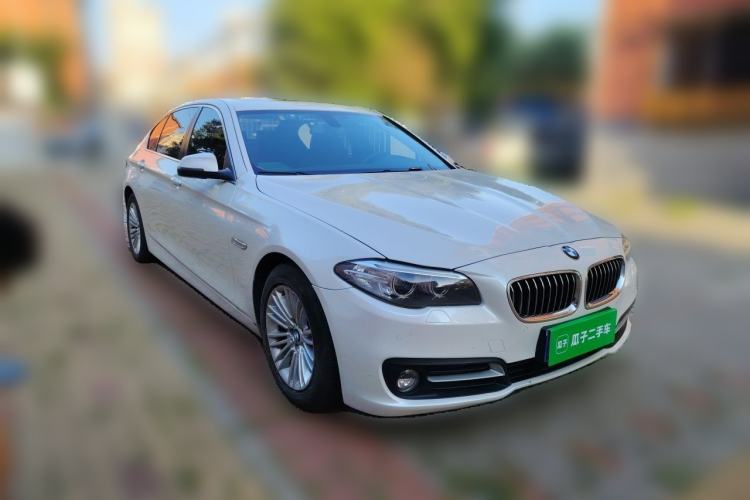 Used BMW 5 Series 2014 525Li Leading Model Front Right 45 Deg