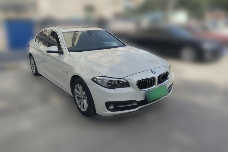 Used BMW 5 Series 2014 520Li Elegant Model Front Right 45 Deg