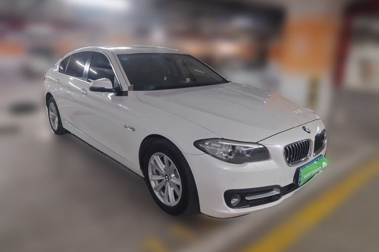 Used BMW 5 Series 2014 520Li Elegant Model Front Right 45 Deg