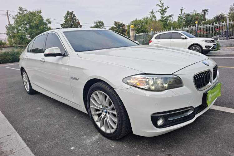 Used BMW 5 Series 2014 525Li Luxury Design Package Front Right 45 Deg