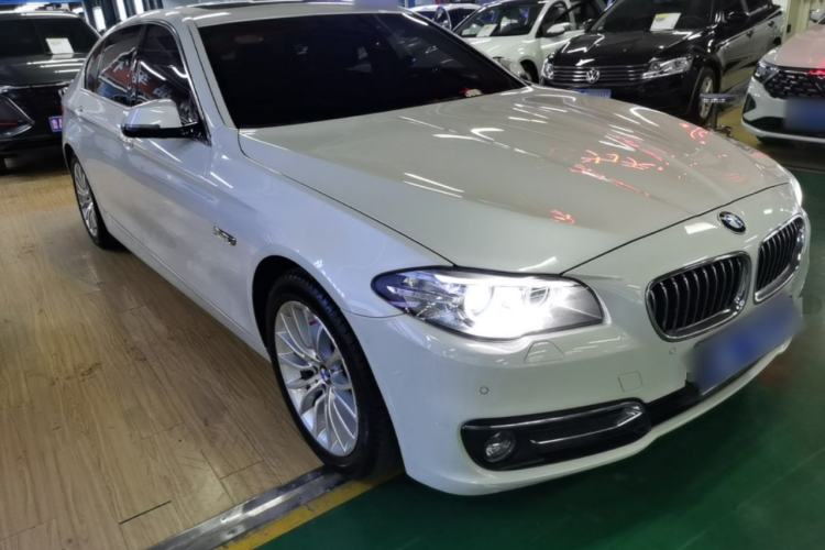 Used BMW 5 Series 2014 525Li Luxury Design Package Front Right 45 Deg