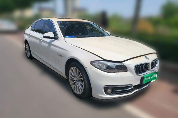 Used BMW 5 Series 2014 520Li Elegant Model Front Right 45 Deg
