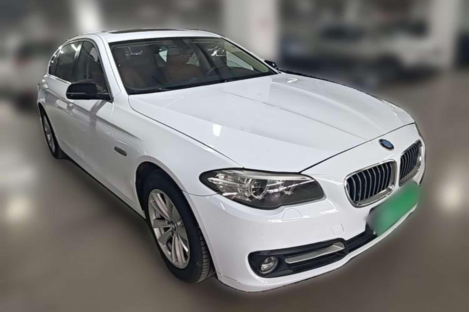Used BMW 5 Series 2014 520Li Elegant Model Front Right 45 Deg