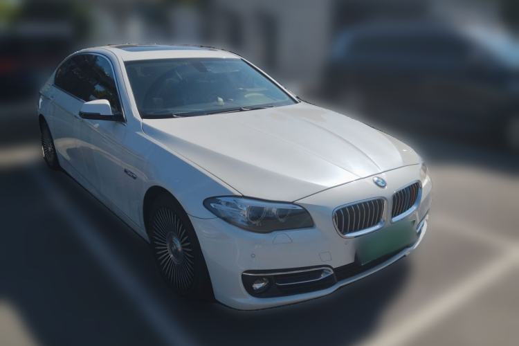 Used BMW 5 Series 2014 525Li Luxury Design Package Front Right 45 Deg