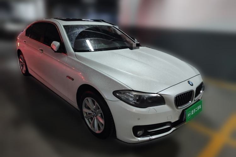 Used BMW 5 Series 2014 520Li Elegant Model Front Right 45 Deg