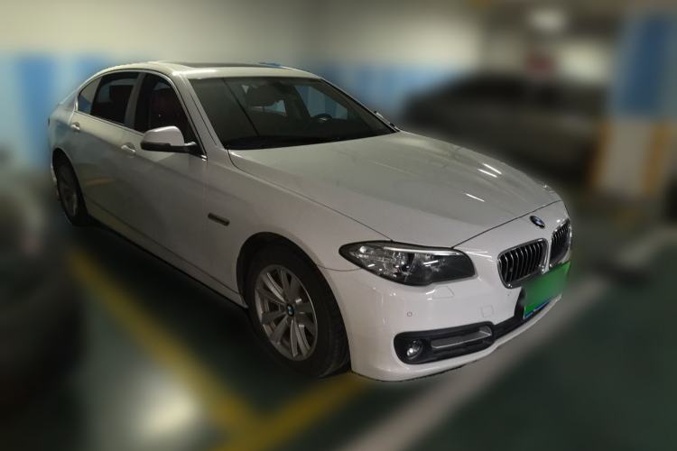 Used BMW 5 Series 2014 520Li Elegant Model Front Right 45 Deg