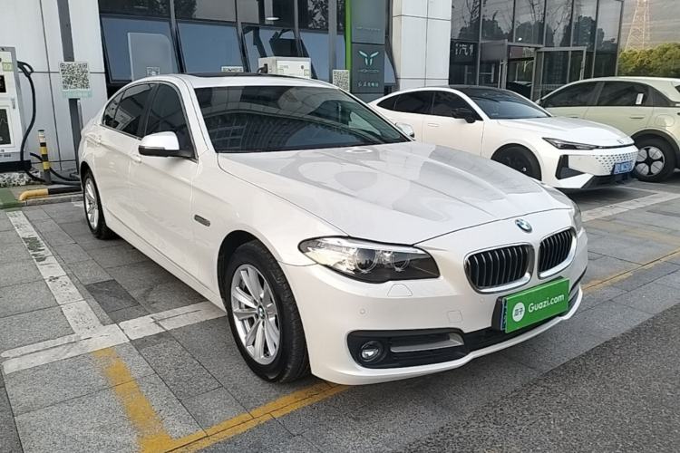 Used BMW 5 Series 2014 520Li Elegant Model Front Right 45 Deg