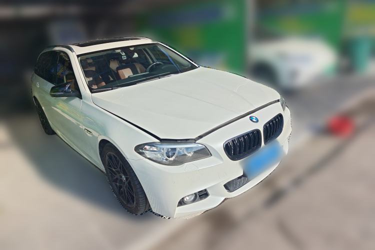 Used BMW 5 Series 2014 520i Touring Edition Front Right 45 Deg