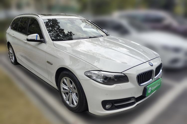 Used BMW 5 Series 2014 520i Touring Edition Front Right 45 Deg