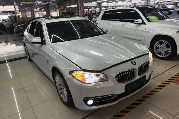 Used BMW 5 Series 2014 525Li Luxury Design Package Front Right 45 Deg