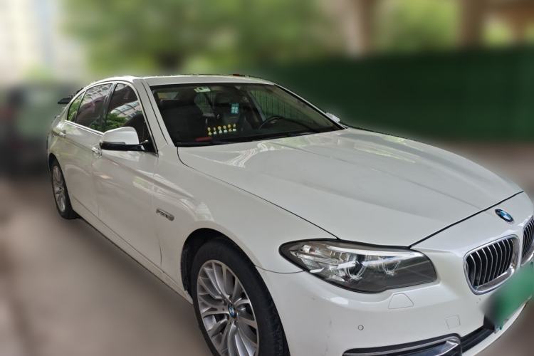 Used BMW 5 Series 2014 525Li Luxury Design Package Front Right 45 Deg