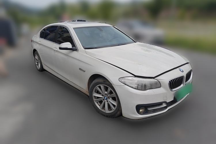 Used BMW 5 Series 2014 520Li Elegant Model Front Right 45 Deg
