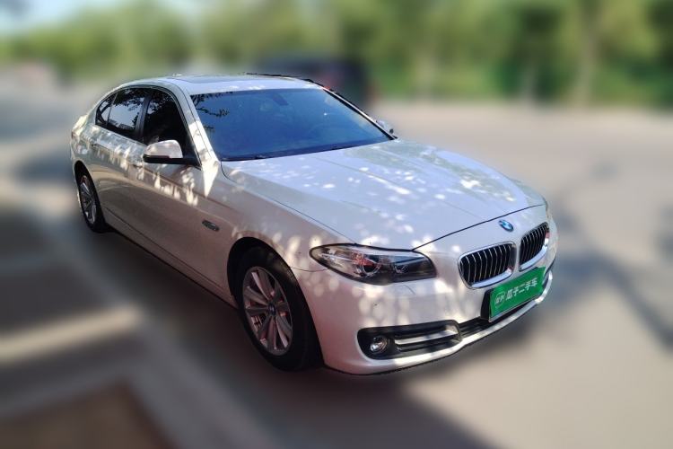 Used BMW 5 Series 2014 520Li Elegant Model Front Right 45 Deg