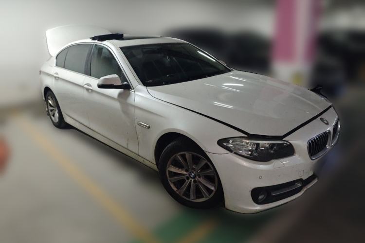 Used BMW 5 Series 2014 520Li Elegant Model Front Right 45 Deg
