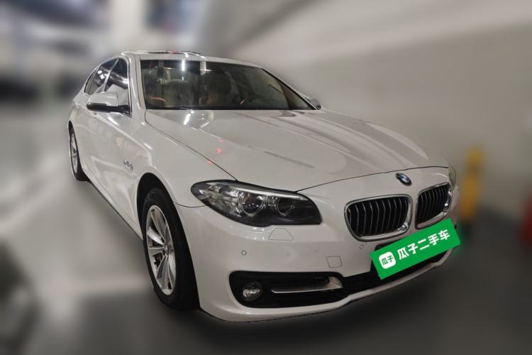 Used BMW 5 Series 2014 520Li Elegant Model Front Right 45 Deg