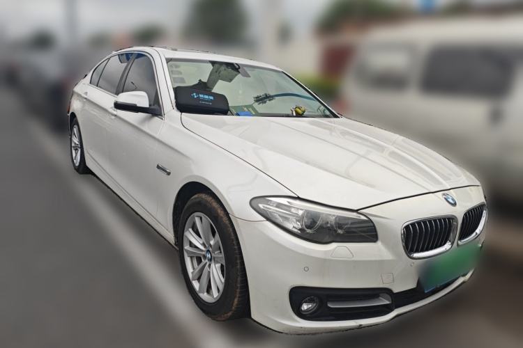 Used BMW 5 Series 2014 520Li Elegant Model Front Right 45 Deg