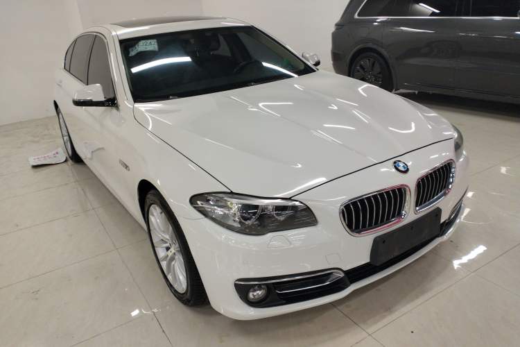 Used BMW 5 Series 2014 525Li Luxury Design Package Front Right 45 Deg