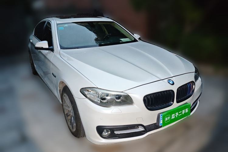 Used BMW 5 Series 2014 520Li Elegant Model Front Right 45 Deg