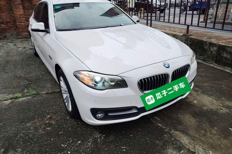 Used BMW 5 Series 2014 525Li Leading Model Front Right 45 Deg