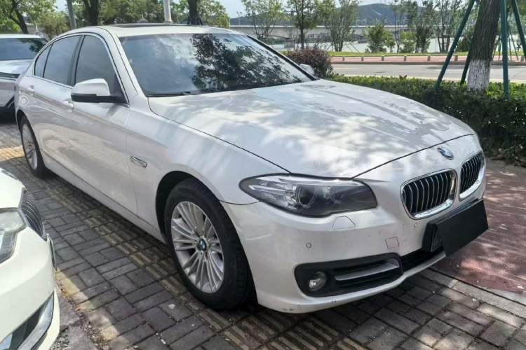 Used BMW 5 Series 2014 525Li Leading Model Front Right 45 Deg