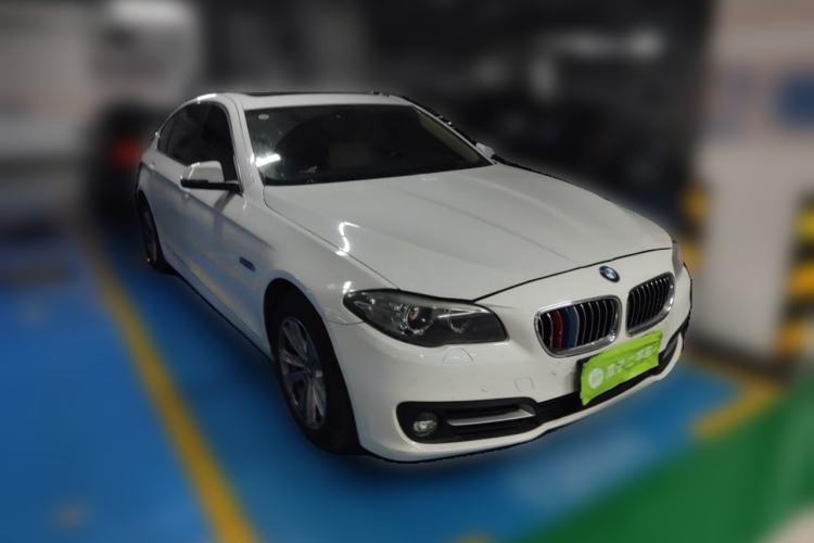 Used BMW 5 Series 2014 520Li Elegant Model Front Right 45 Deg