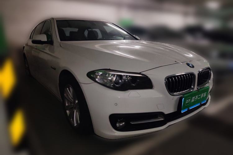 Used BMW 5 Series 2014 520Li Elegant Model Front Right 45 Deg
