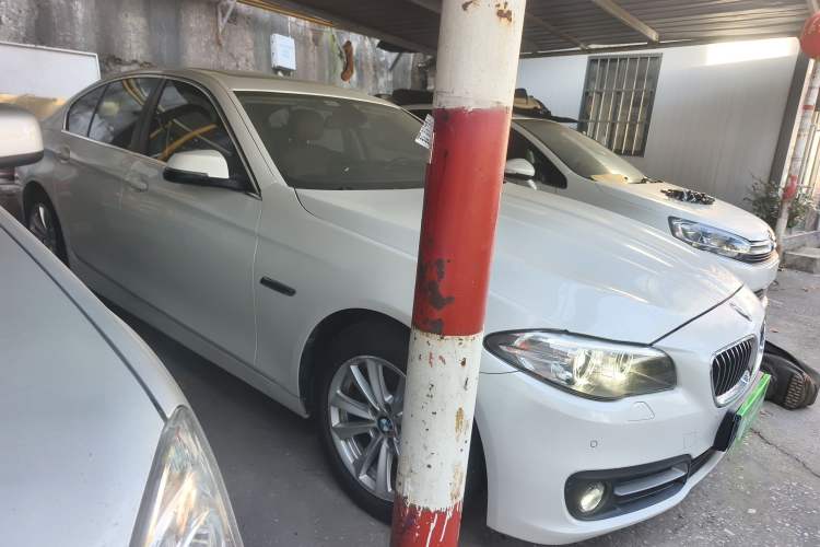 Used BMW 5 Series 2014 520i Elegant Edition Front Right 45 Deg