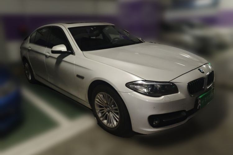 Used BMW 5 Series 2014 525Li Leading Model Front Right 45 Deg