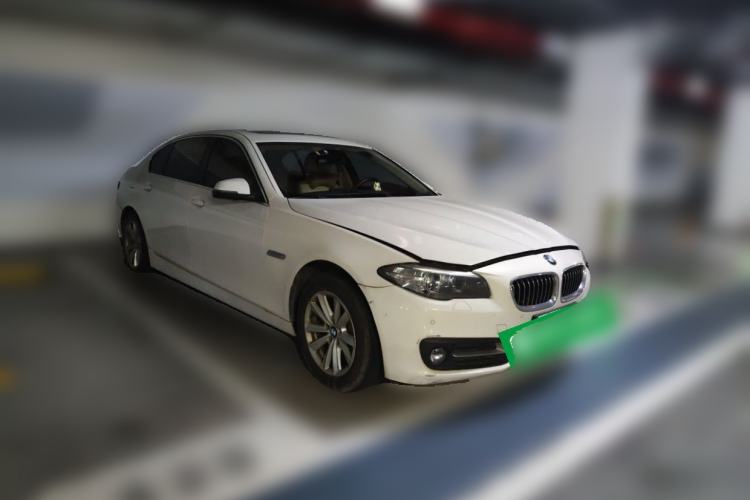 Used BMW 5 Series 2014 520Li Elegant Model Front Right 45 Deg