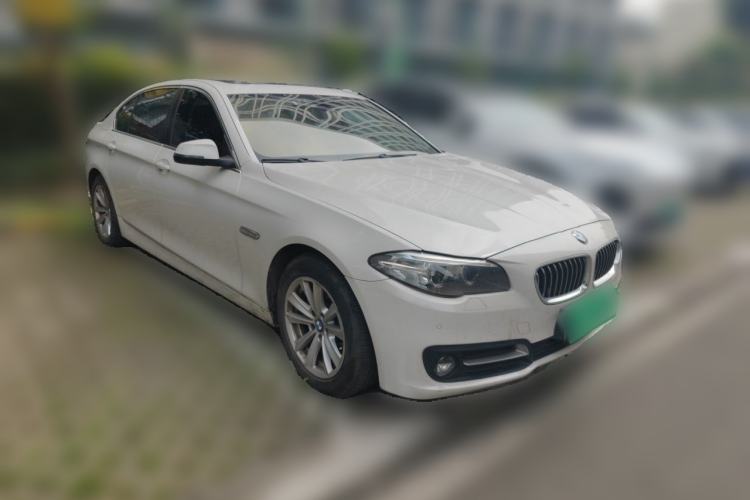 Used BMW 5 Series 2014 520Li Elegant Model Front Right 45 Deg