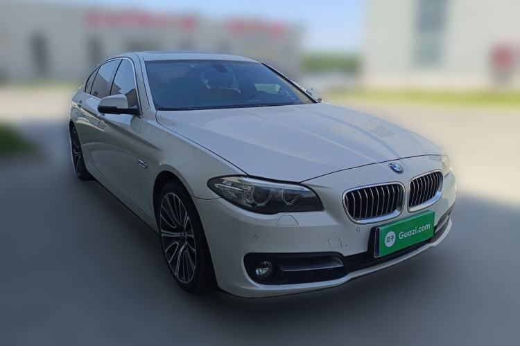 Used BMW 5 Series 2014 520Li Elegant Model Front Right 45 Deg