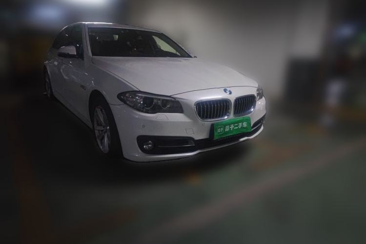 Used BMW 5 Series 2014 520Li Elegant Model Front Right 45 Deg
