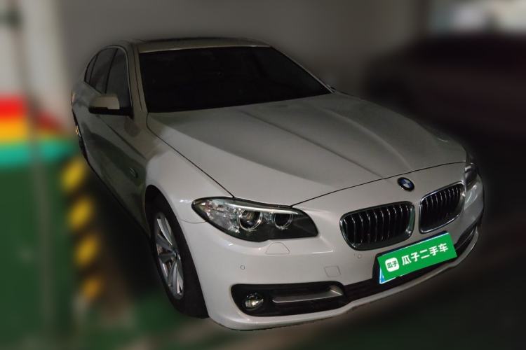 Used BMW 5 Series 2014 520Li Elegant Model Front Right 45 Deg