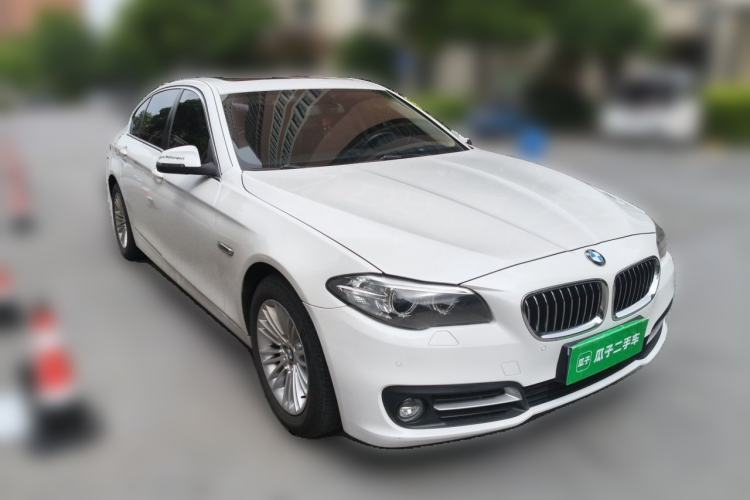 Used BMW 5 Series 2014 525Li Leading Model Front Right 45 Deg