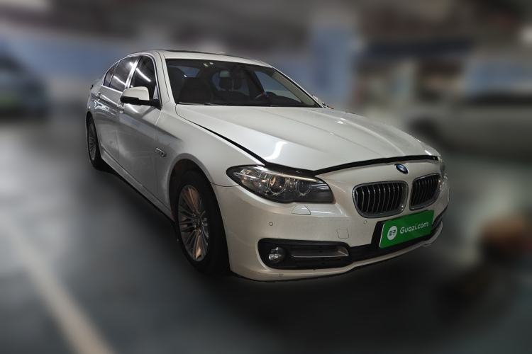 Used BMW 5 Series 2014 525Li Leading Model Front Right 45 Deg