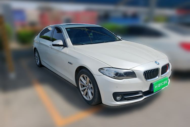 Used BMW 5 Series 2014 520Li Elegant Model Front Right 45 Deg