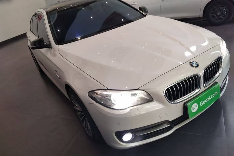 Used BMW 5 Series 2014 520i Elegant Edition Front Right 45 Deg