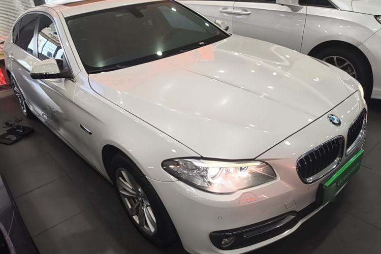 Used BMW 5 Series 2014 520Li Elegant Model Front Right 45 Deg