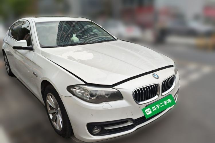 Used BMW 5 Series 2014 520Li Elegant Model Front Right 45 Deg