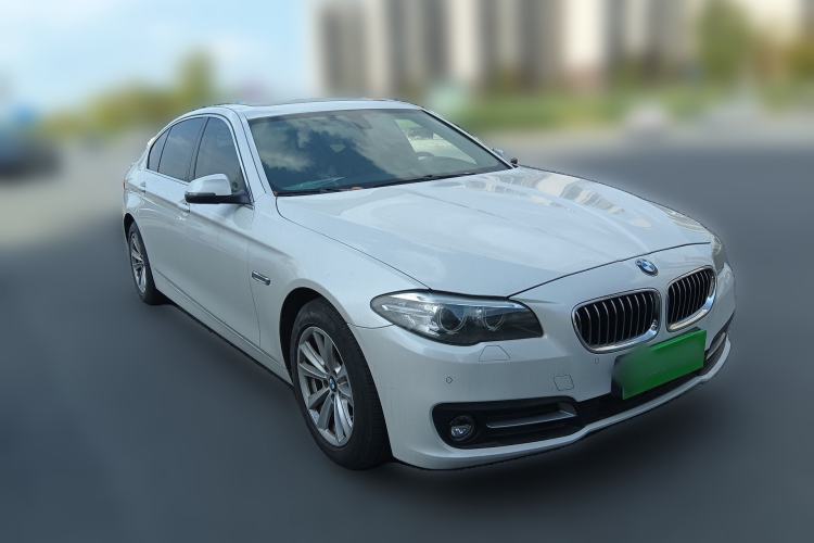 Used BMW 5 Series 2014 520Li Elegant Model Front Right 45 Deg