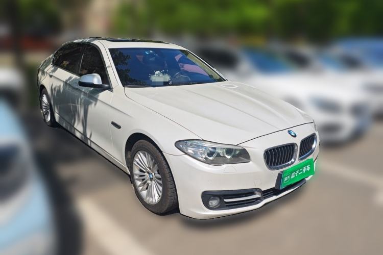 Used BMW 5 Series 2014 525Li Leading Model Front Right 45 Deg