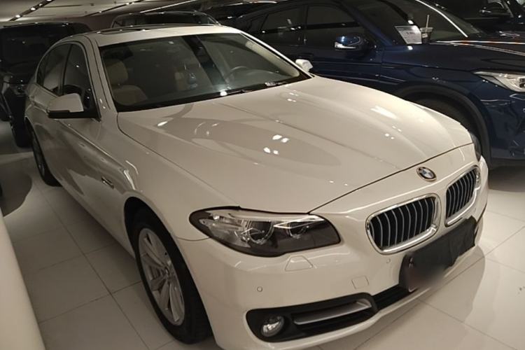 Used BMW 5 Series 2014 520Li Elegant Model Front Right 45 Deg