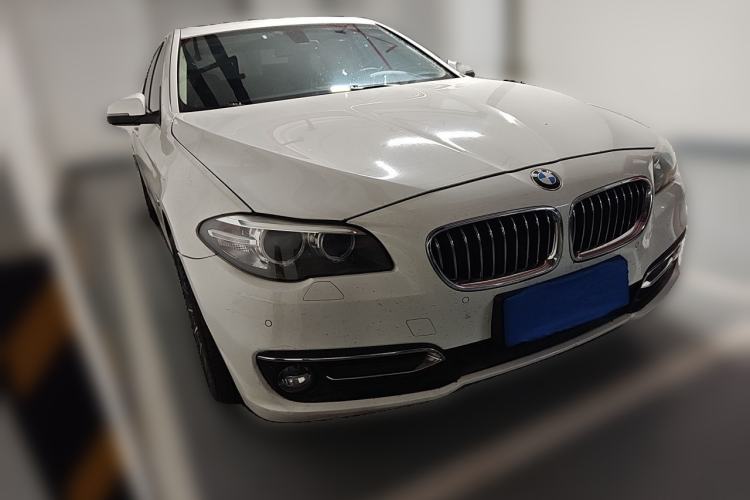 Used BMW 5 Series 2014 525Li Luxury Design Package Front Right 45 Deg