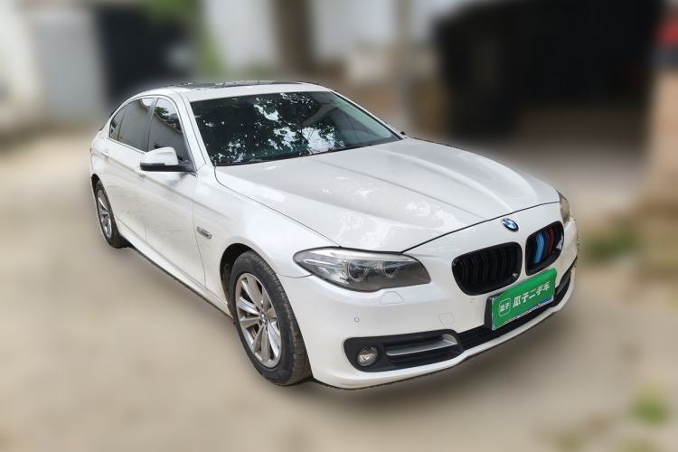 Used BMW 5 Series 2014 520Li Elegant Model Front Right 45 Deg
