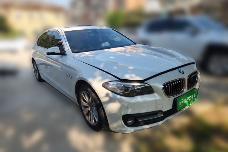 Used BMW 5 Series 2014 520Li Elegant Model Front Right 45 Deg