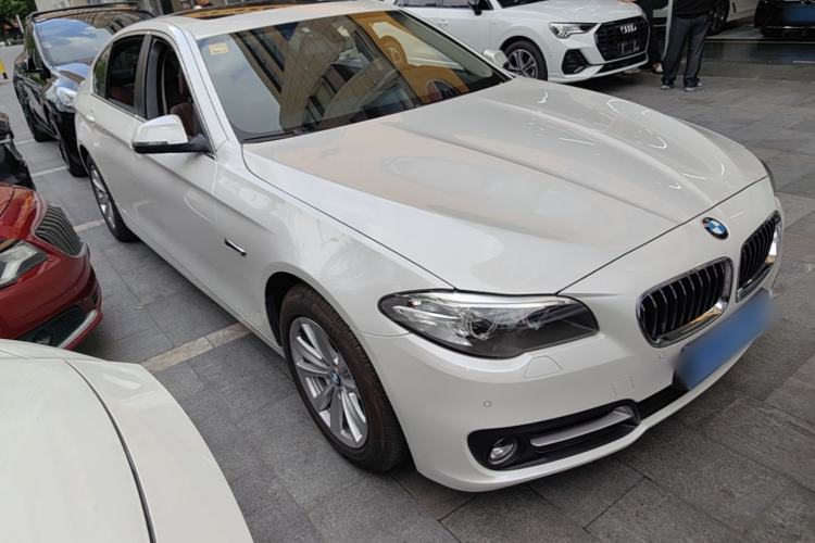 Used BMW 5 Series 2014 520Li Elegant Model Front Right 45 Deg