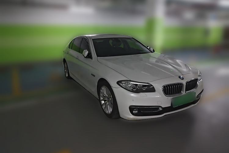 Used BMW 5 Series 2014 525Li Luxury Design Package Front Right 45 Deg