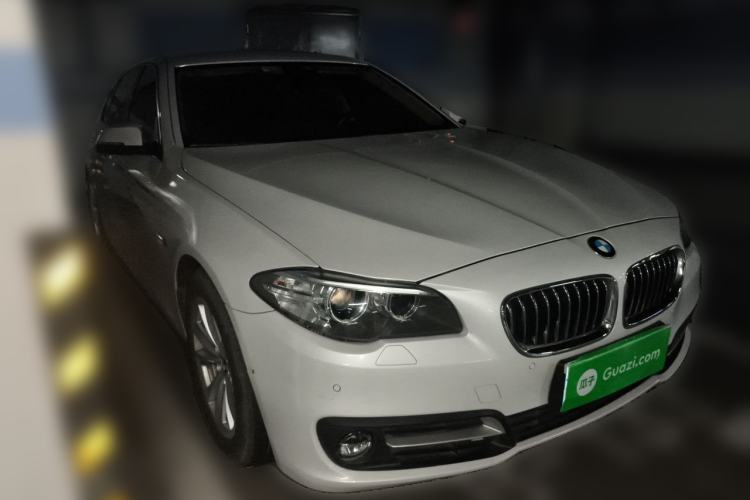 Used BMW 5 Series 2014 520Li Elegant Model Front Right 45 Deg