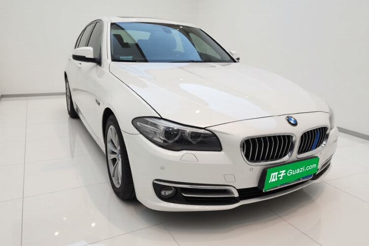 Used BMW 5 Series 2014 520Li Elegant Model Front Right 45 Deg