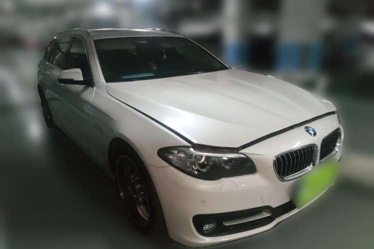 Used BMW 5 Series 2014 520i Touring Edition Front Right 45 Deg